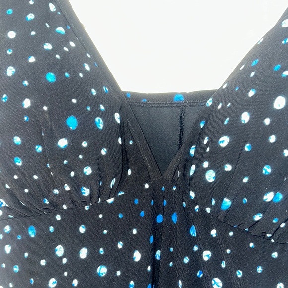 Chic Black and Blue One-Piece Swimsuit with V-Neckline - Picture 2 of 8